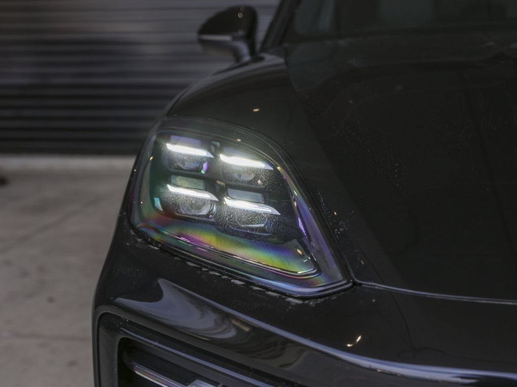 Certified 2026 Porsche Cayenne AWD/4WD image 11