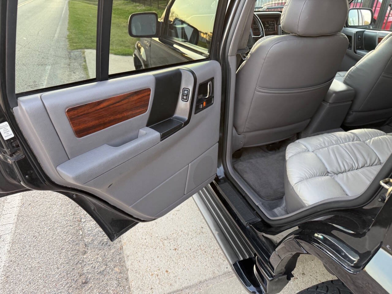 Used 1995 Jeep Grand Cherokee Limited AWD/4WD image 18