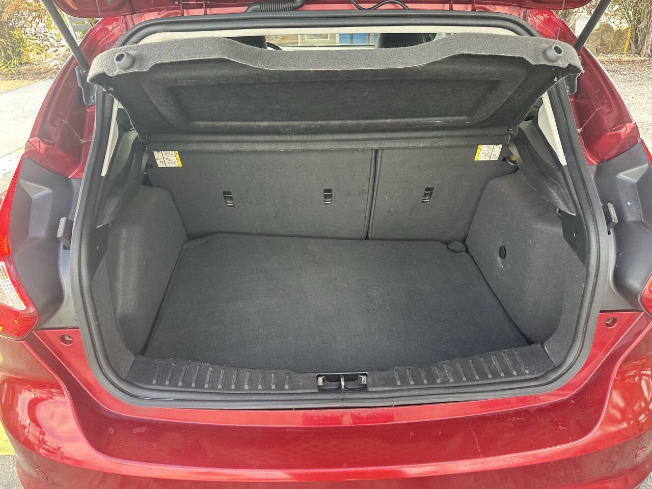 Used 2014 Ford Focus SE w/ Equipment Group 201A FWD image 18