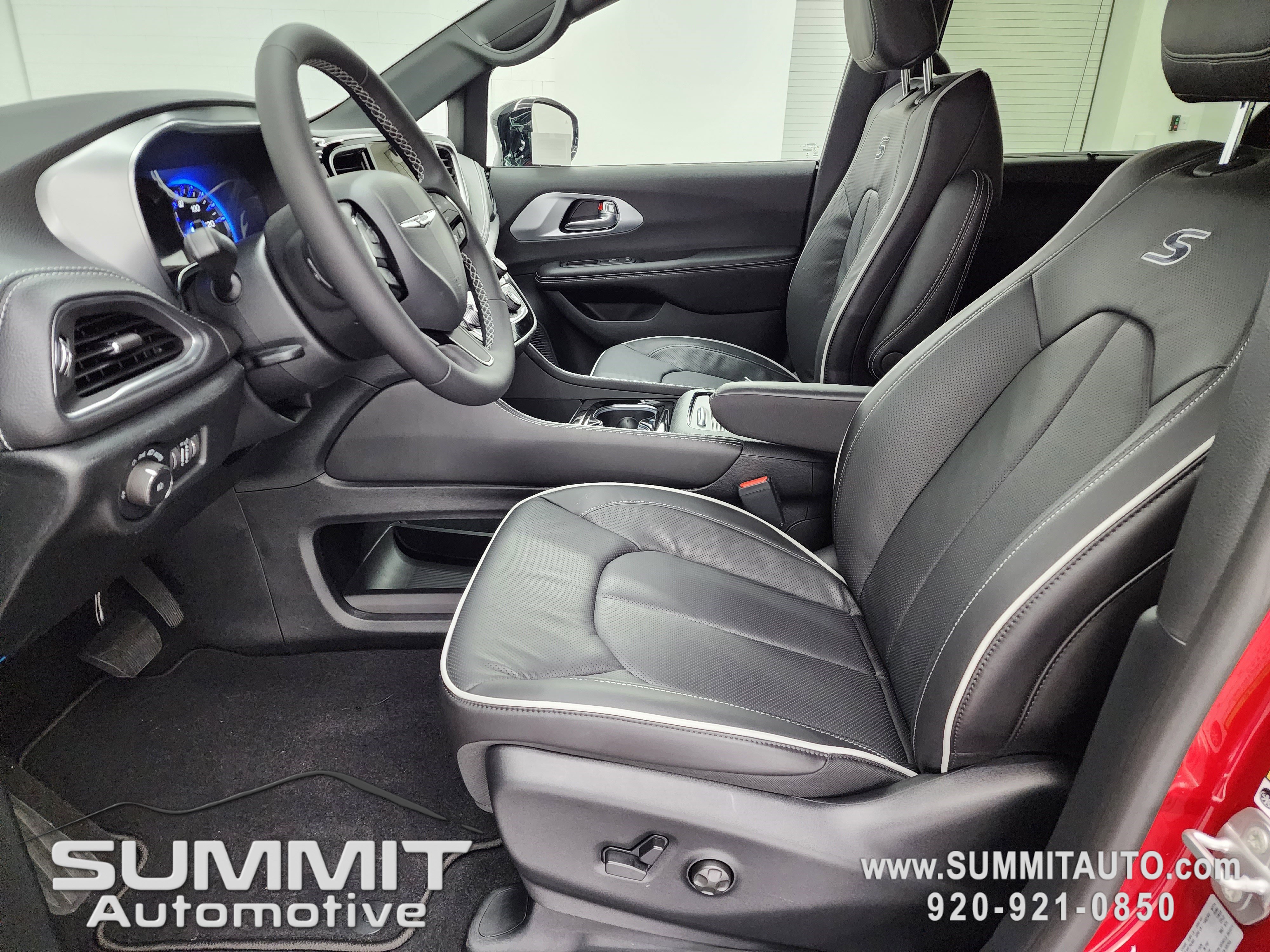 New 2026 Chrysler Pacifica Limited w/ S Appearance Package image 8