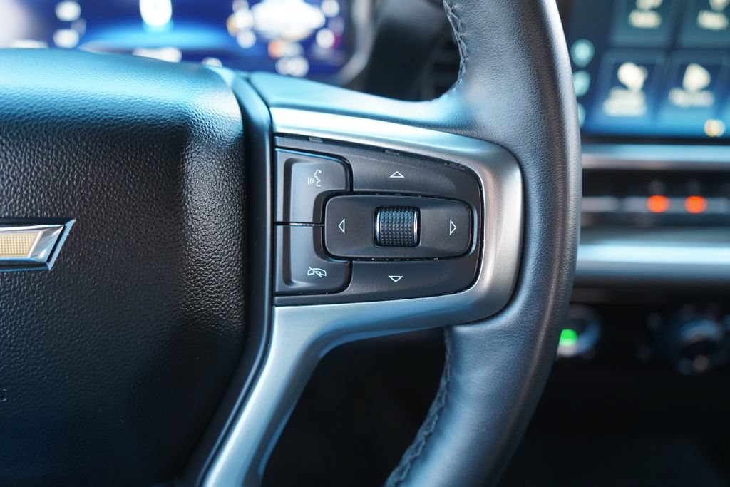Used 2023 Chevrolet Silverado 1500 LT AWD/4WD image 32