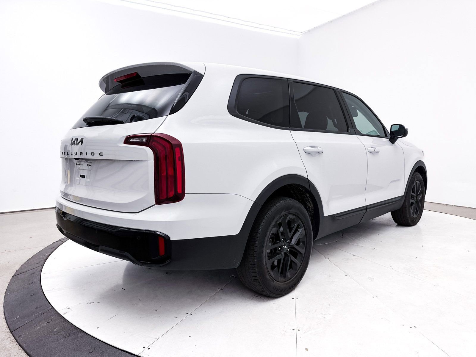Used 2023 Kia Telluride LX image 16