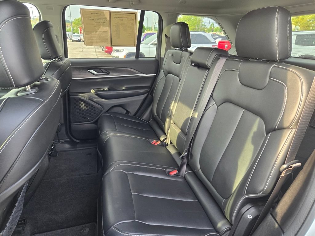 Used 2023 Jeep Grand Cherokee Limited AWD/4WD image 28