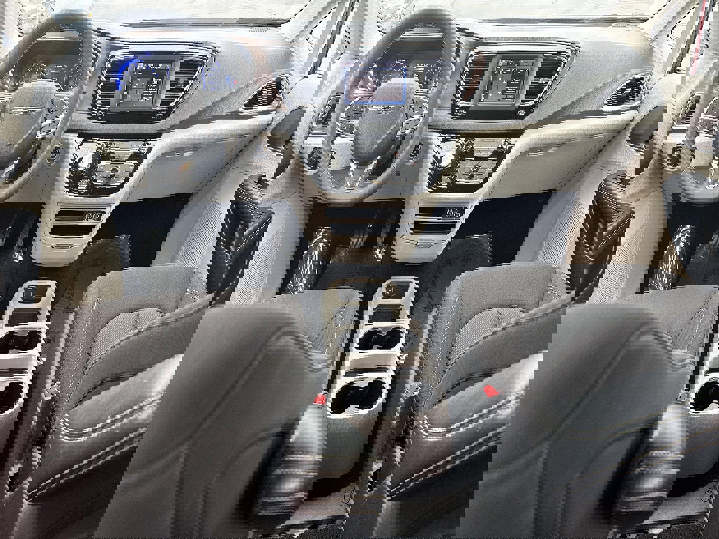 Used 2023 Chrysler Voyager LX FWD image 15