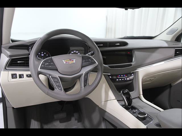 Used 2025 Cadillac XT5 Premium Luxury w/ Technology Package AWD/4WD image 6