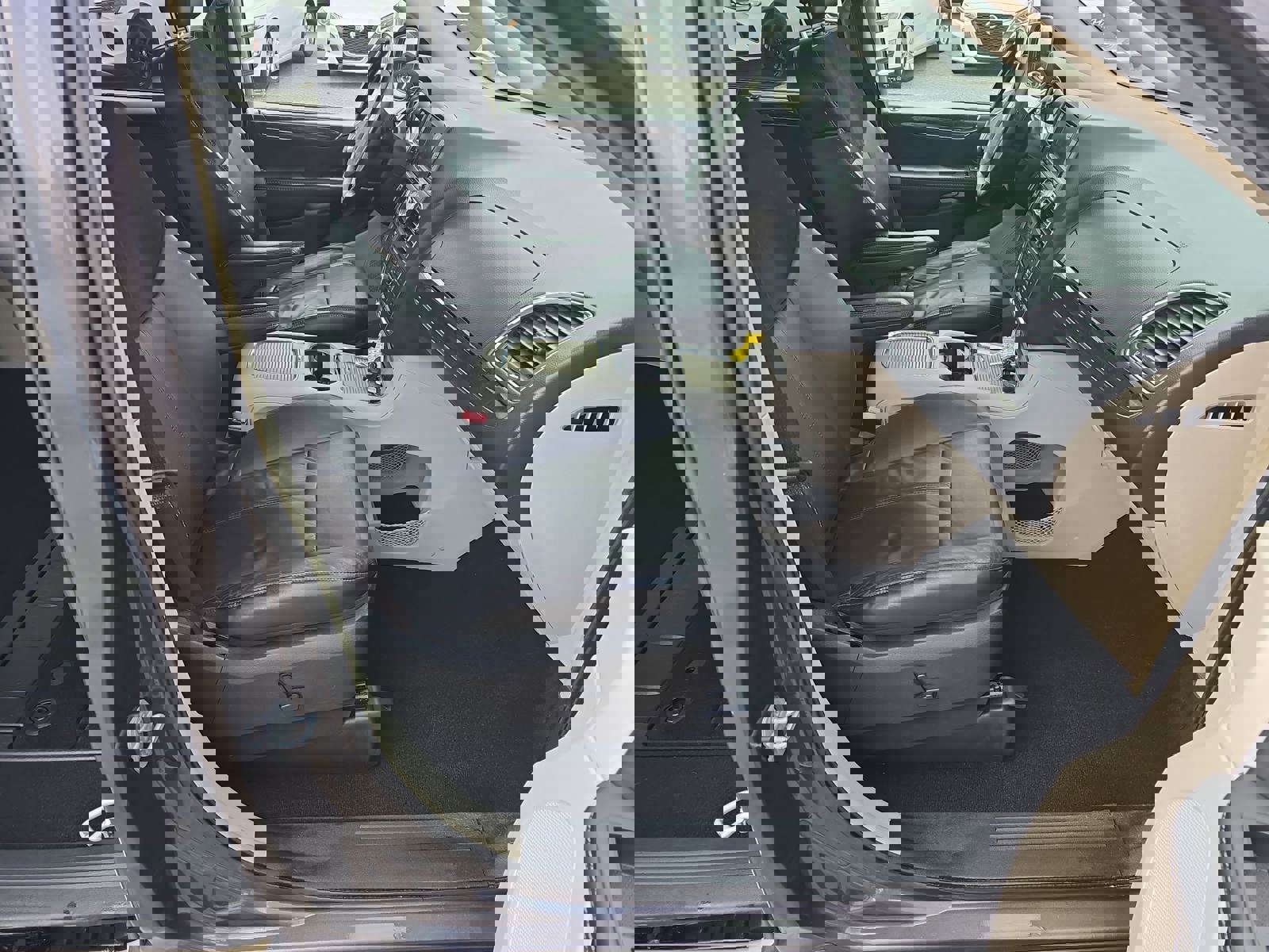 Used 2016 Chrysler Town & Country Limited Platinum image 10