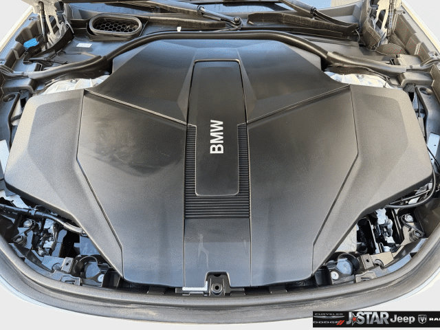 Used 2025 BMW i7 xDrive60 w/ Premium Package AWD/4WD image 27