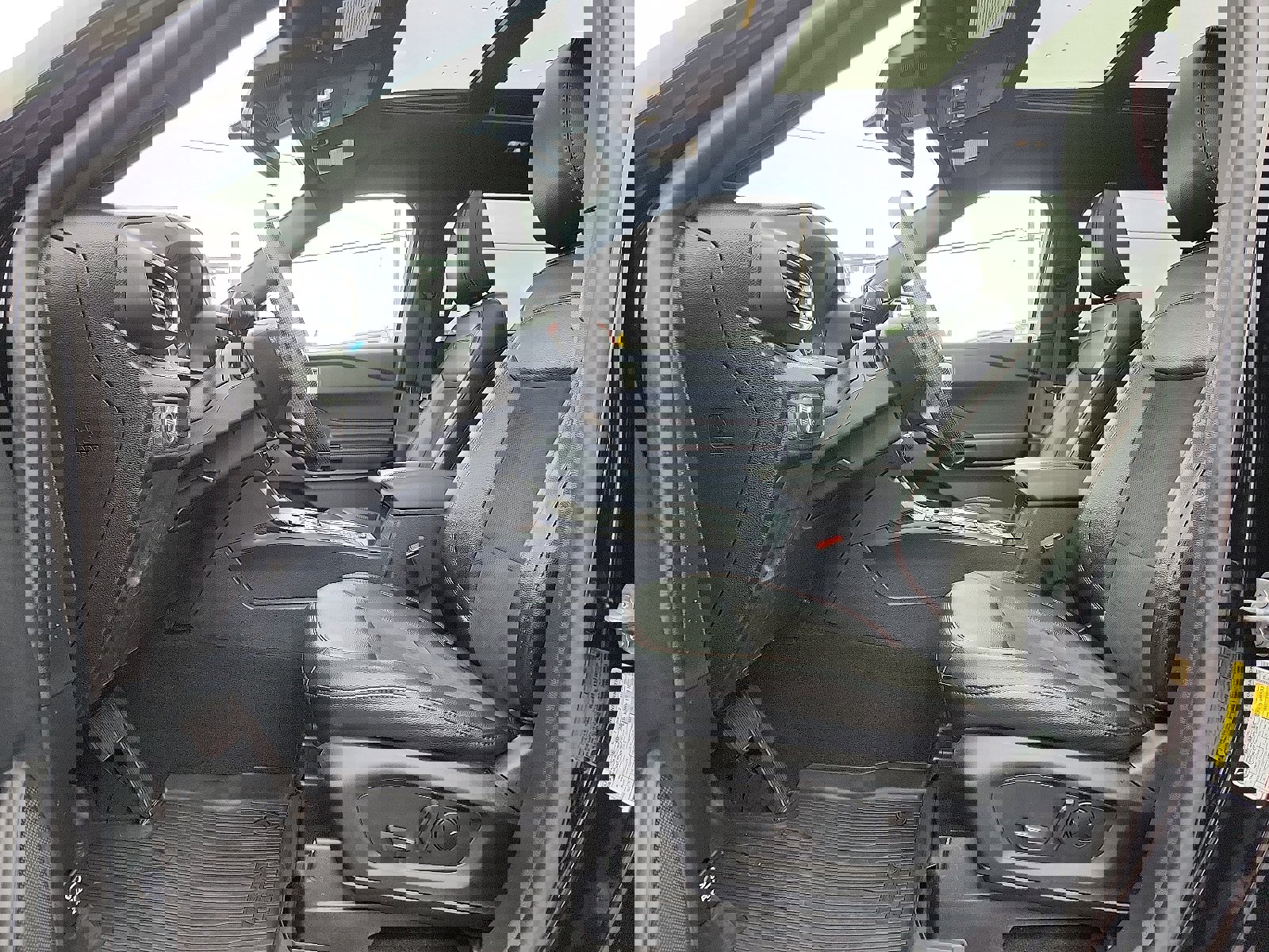 Certified 2022 Ford Explorer ST-Line w/ Class IV Trailer Tow Package image 15