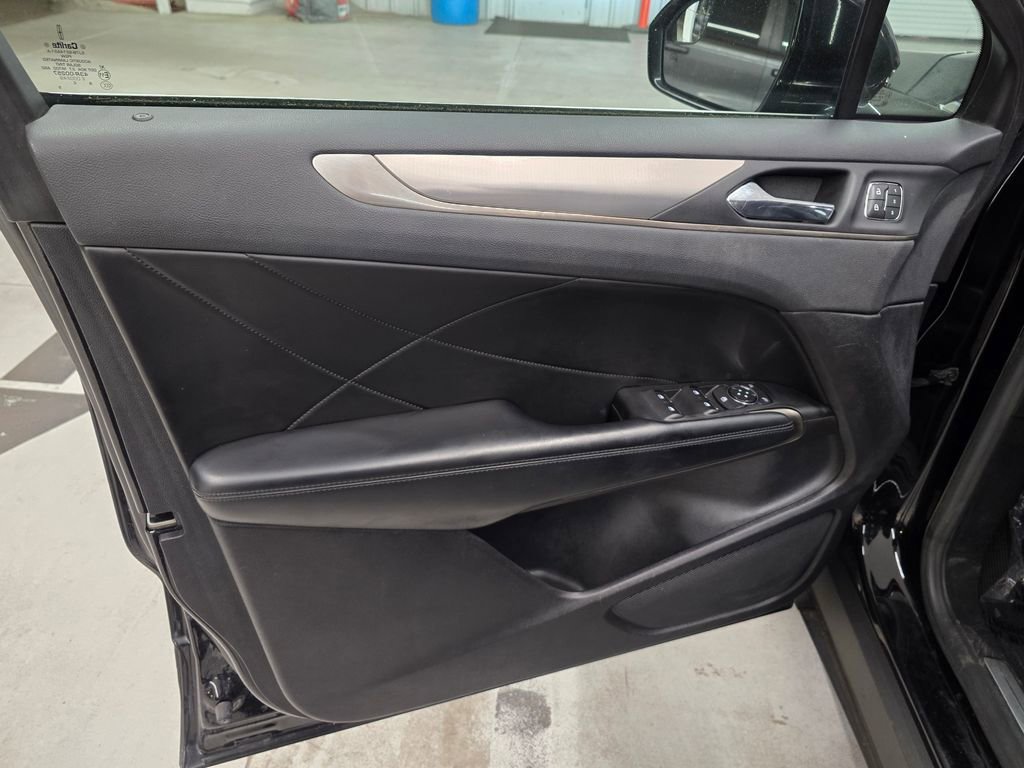 Used 2019 Lincoln MKC Premiere image 13