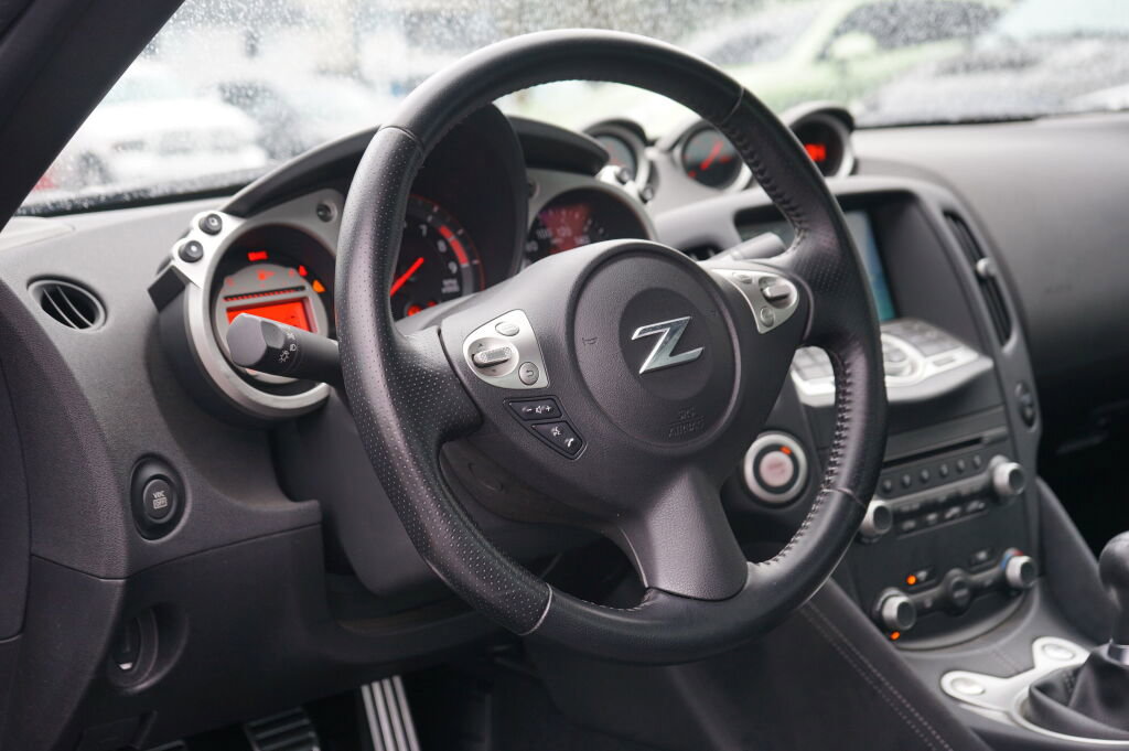 Used 2010 Nissan 370Z Touring w/ Sport Pkg RWD image 12