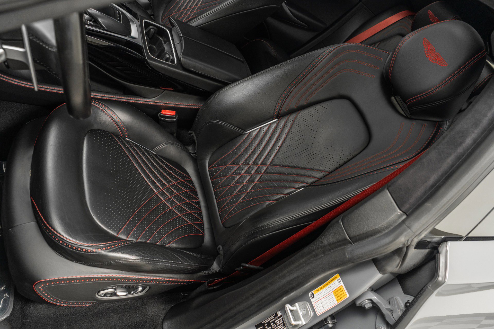 Used 2021 Aston Martin DBX image 24