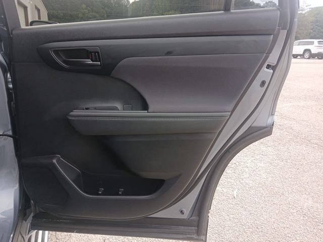 Used 2023 Toyota Highlander LE FWD image 22