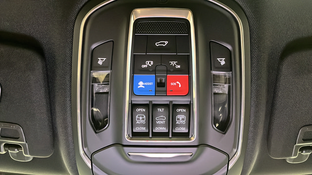 Used 2025 Jeep Grand Cherokee Overland AWD/4WD image 33