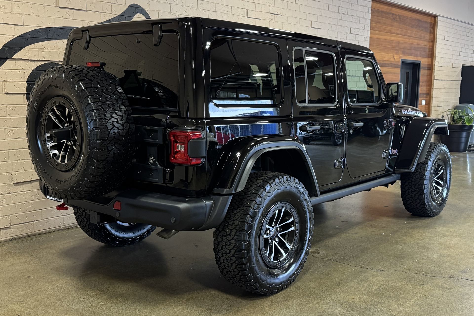 Used 2024 Jeep Wrangler Unlimited Rubicon AWD/4WD image 4