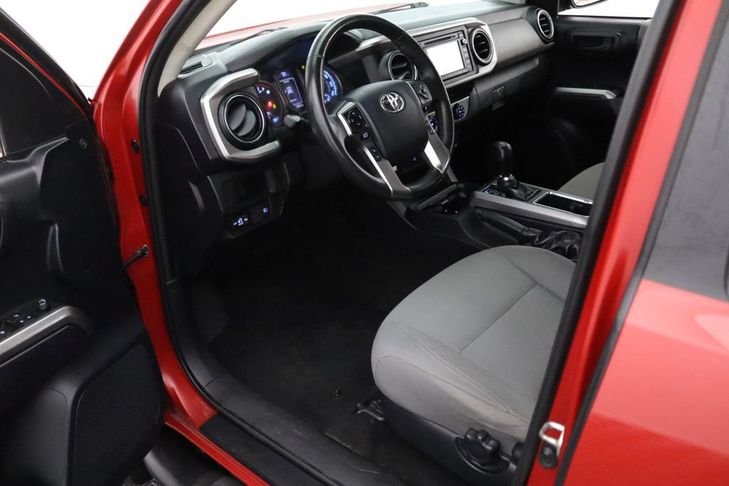 Used 2019 Toyota Tacoma SR5 AWD/4WD image 17