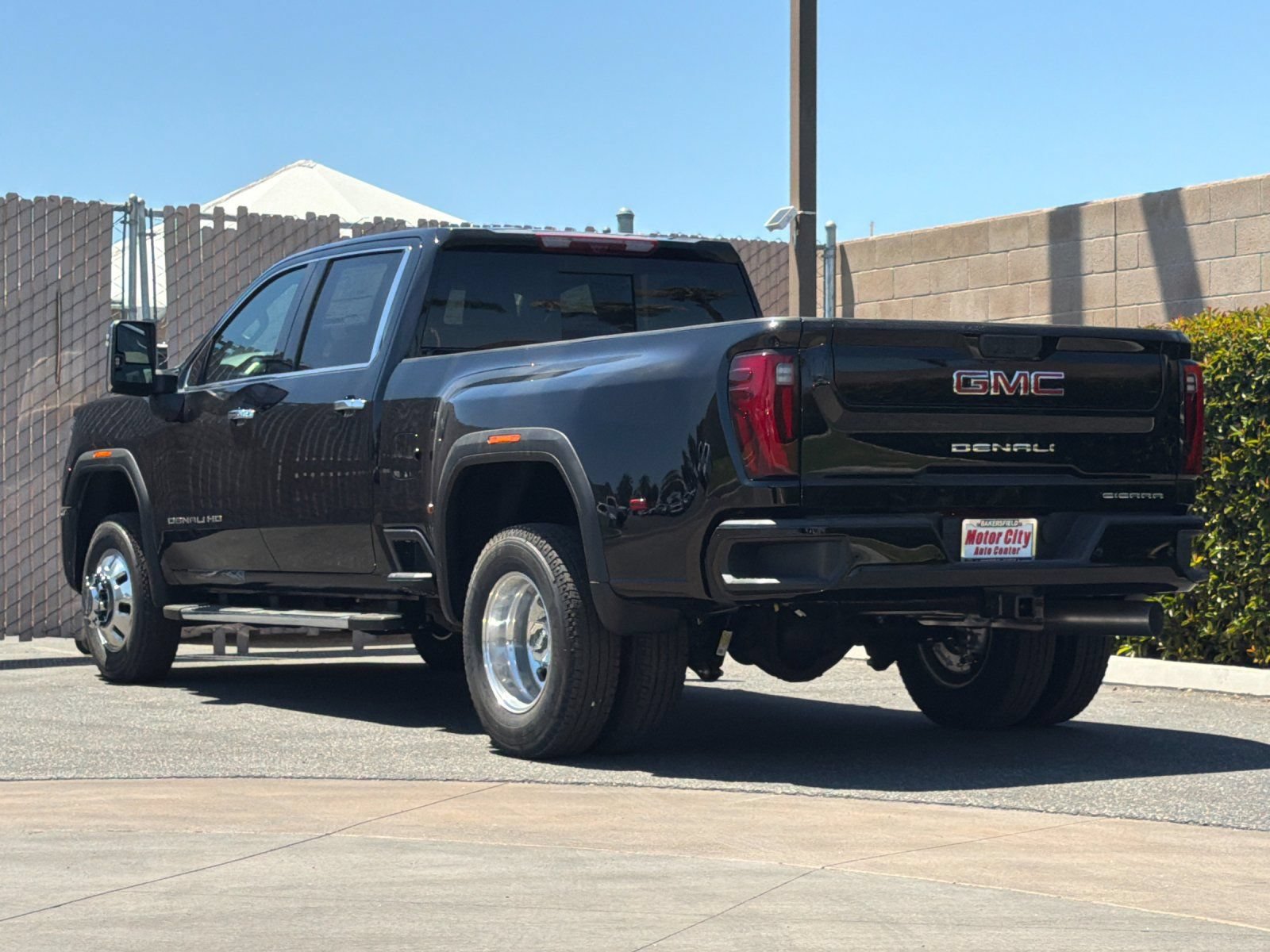 New 2026 GMC Sierra 3500 Denali w/ Denali Reserve Package AWD/4WD image 6