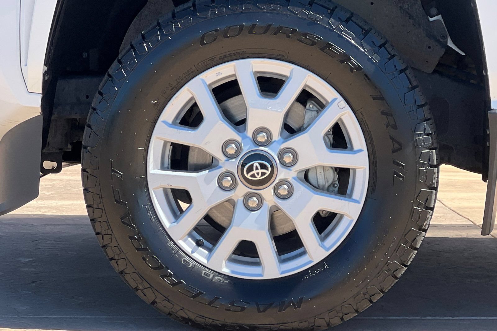 Certified 2024 Toyota Tacoma SR5 AWD/4WD image 33