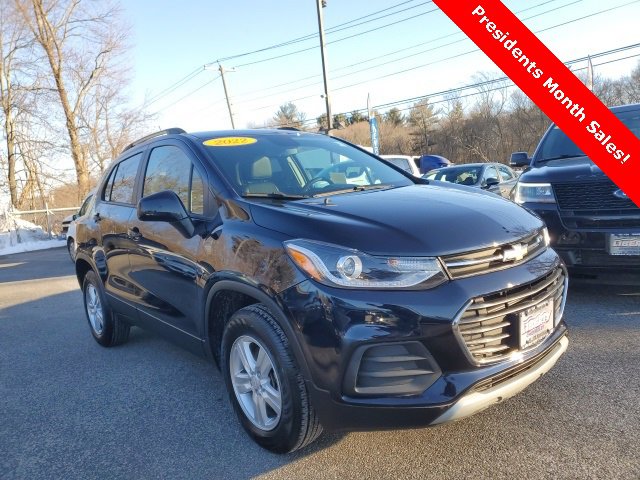 Used 2022 Chevrolet Trax LT w/ LT Convenience Package image 2
