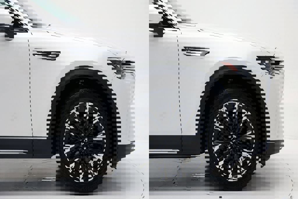 Used 2024 MAZDA CX-90 Plug-In Hybrid w/ Premium Pkg image 4