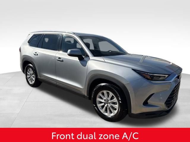 Used 2024 Toyota Grand Highlander XLE image 3