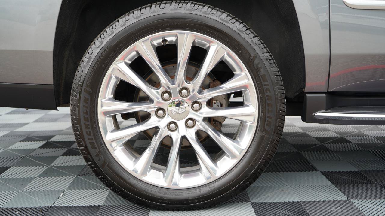 Used 2019 Cadillac Escalade ESV Luxury AWD/4WD image 39