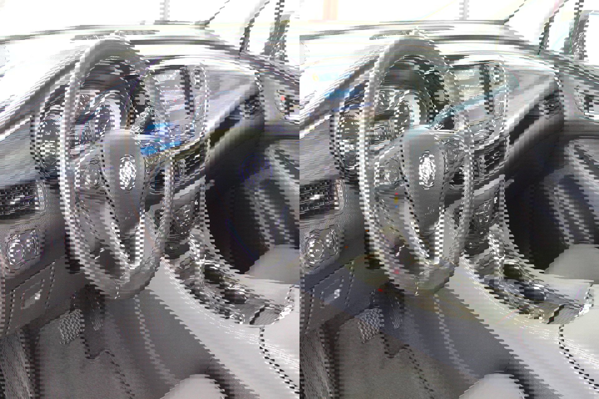 Used 2020 Buick Envision Essence image 28