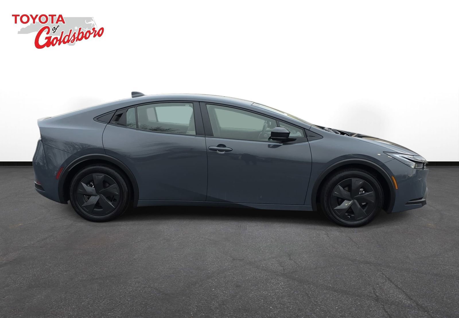 Used 2025 Toyota Prius LE image 4