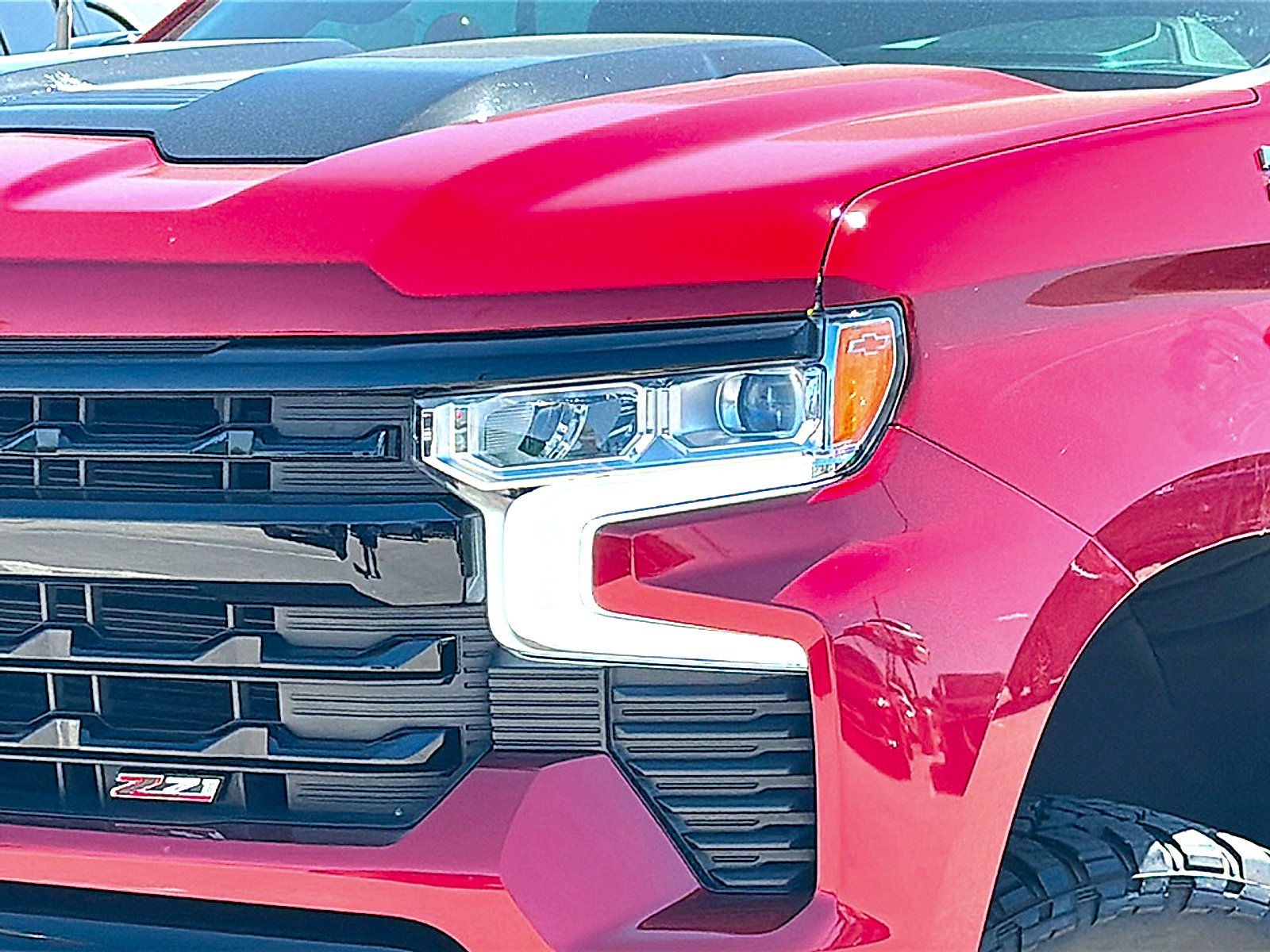 Used 2025 Chevrolet Silverado 1500 LT Trail Boss w/ Convenience Package II AWD/4WD image 4