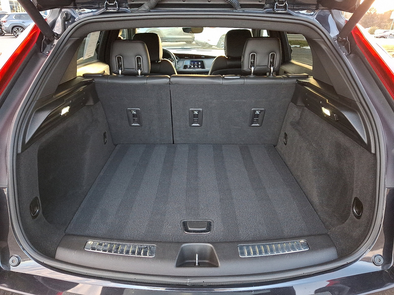 Used 2022 Cadillac XT4 Premium Luxury w/ Enhanced Visibility Package image 28