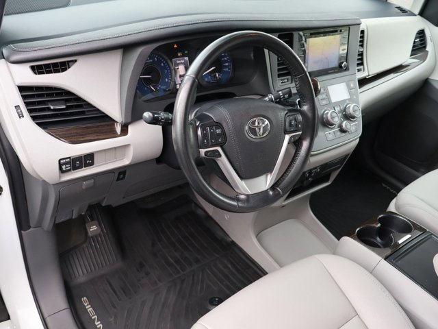 Used 2020 Toyota Sienna XLE w/ XLE Navigation Package FWD image 11