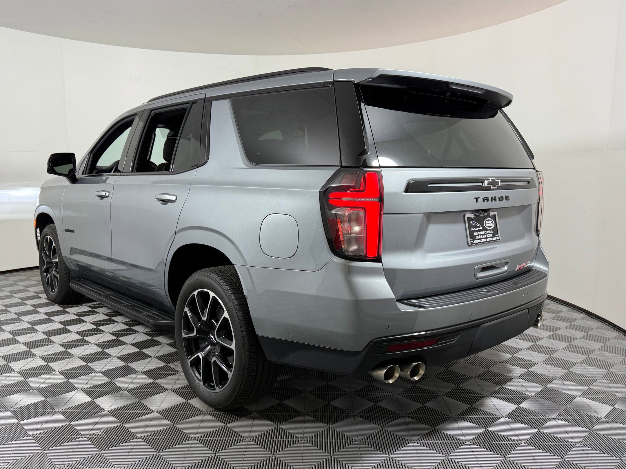 Used 2024 Chevrolet Tahoe RST w/ Sport Performance Package AWD/4WD image 3
