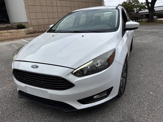 Used 2018 Ford Focus SE w/ SE Appearance Package image 4