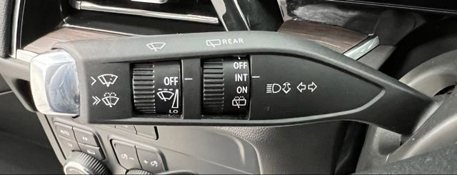 Used 2025 Chevrolet Suburban Premier AWD/4WD image 30