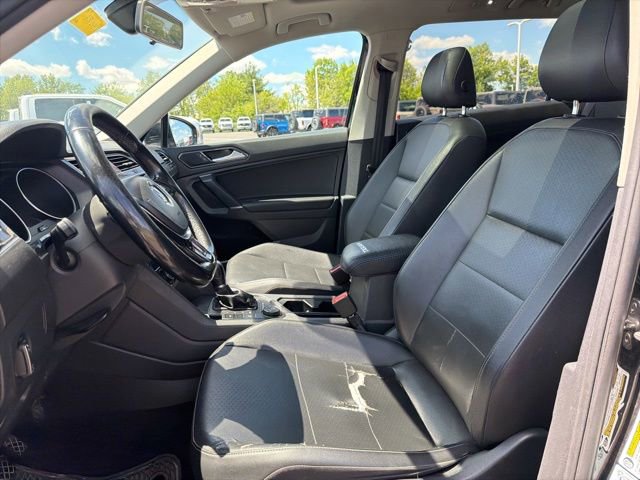 Used 2018 Volkswagen Tiguan SE w/ Panoramic Sunroof Package AWD/4WD image 28