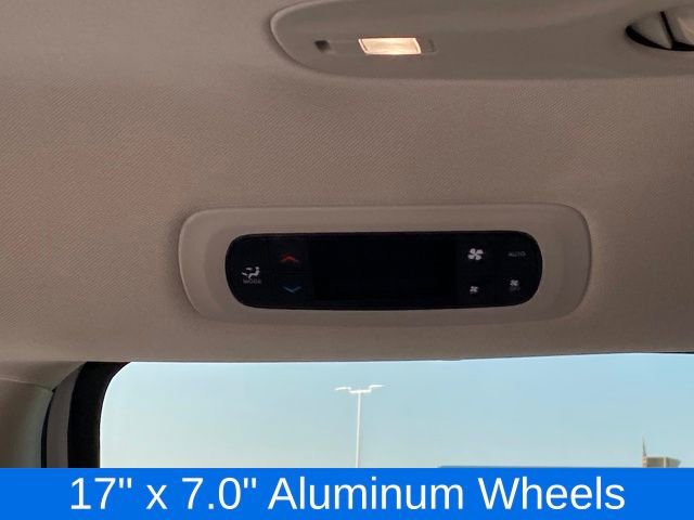 Used 2024 Chrysler Pacifica Touring-L image 19