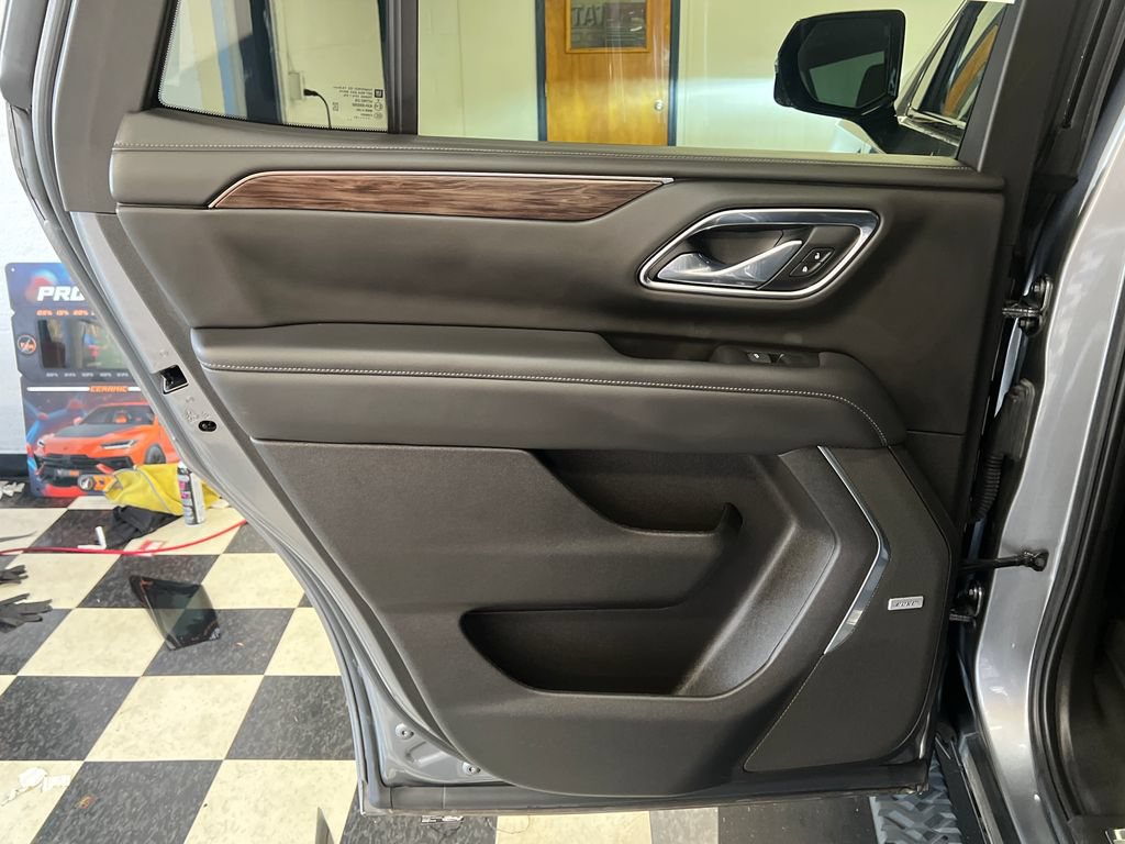 Used 2021 Chevrolet Tahoe Z71 w/ Luxury Package AWD/4WD image 43