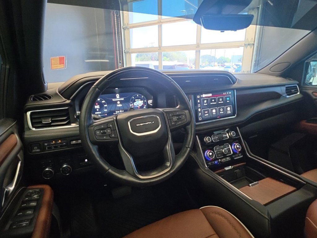 Used 2023 GMC Yukon XL Denali Ultimate AWD/4WD image 19