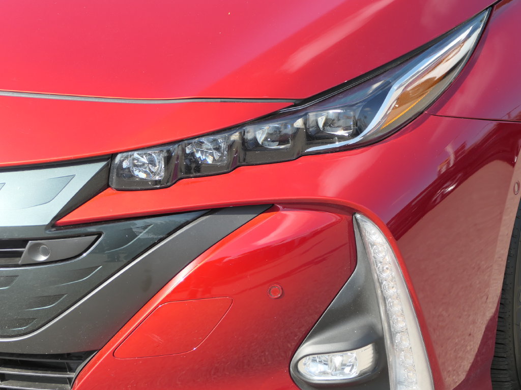 Used 2017 Toyota Prius Prime Advanced w/ Carpet Mat Package FWD image 7