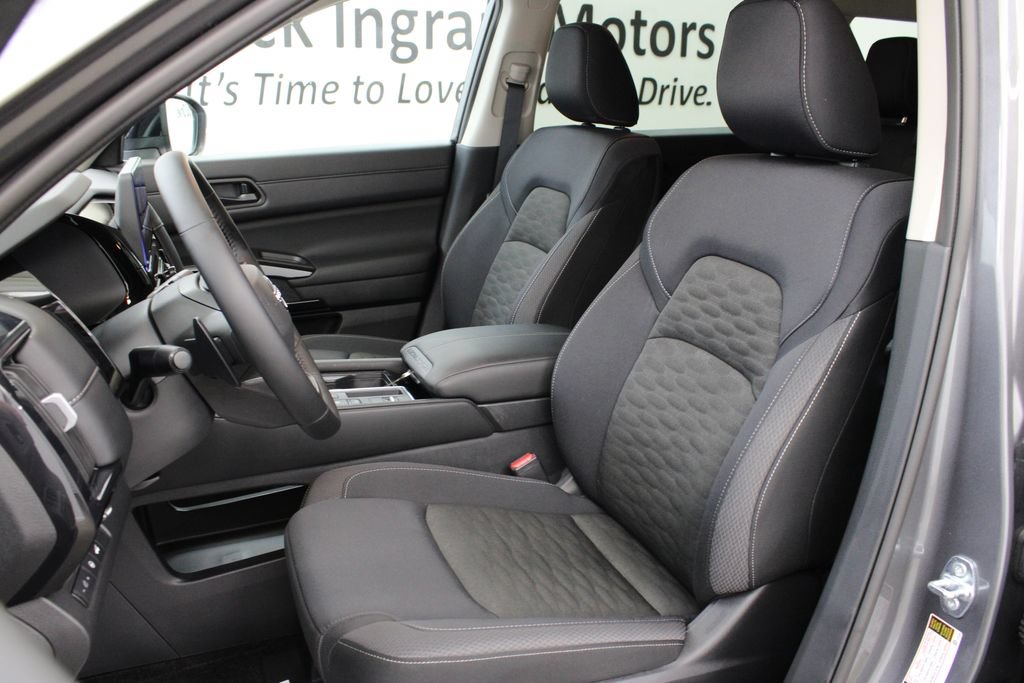 Used 2026 Nissan Pathfinder SV FWD image 14
