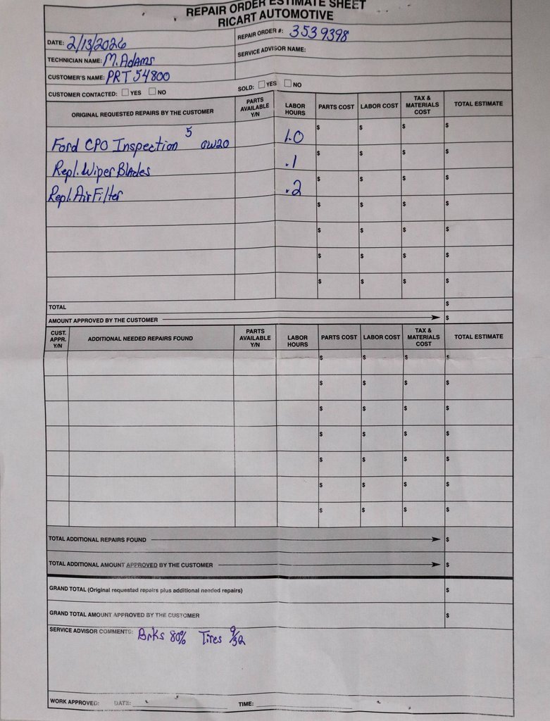 Used 2023 Chrysler Voyager LX image 6