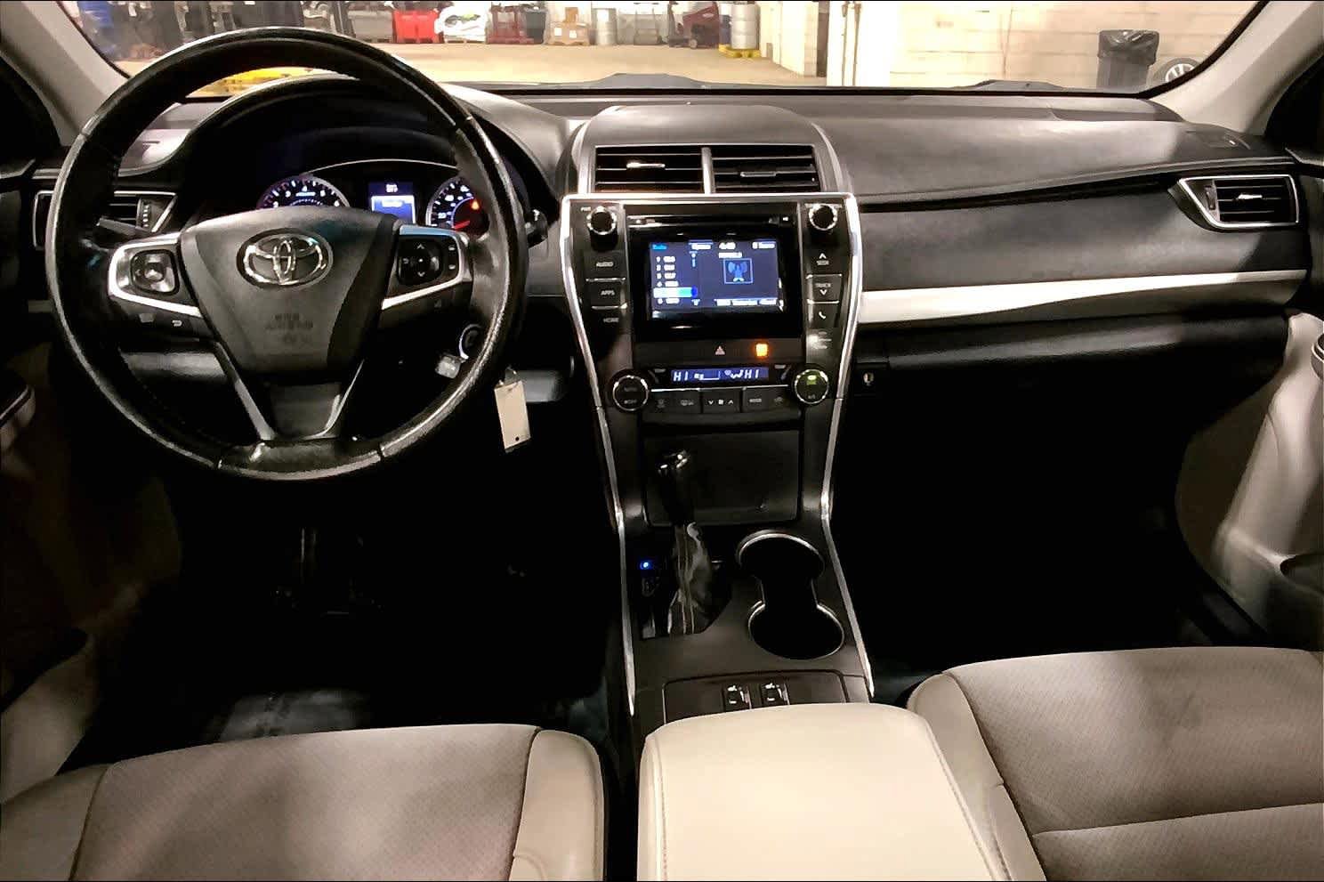 Used 2015 Toyota Camry XSE image 21