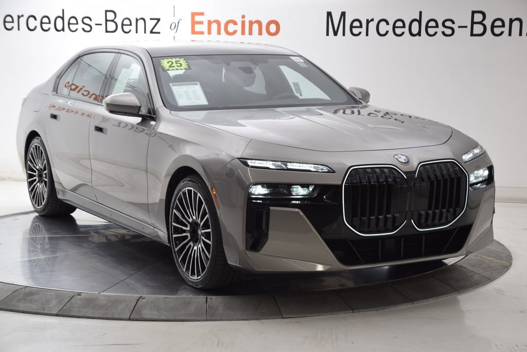 Used 2025 BMW 760i xDrive w/ Executive Package image 8