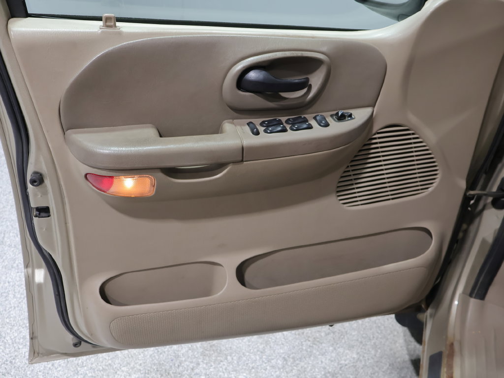 Used 2001 Ford F150 Lariat AWD/4WD image 19