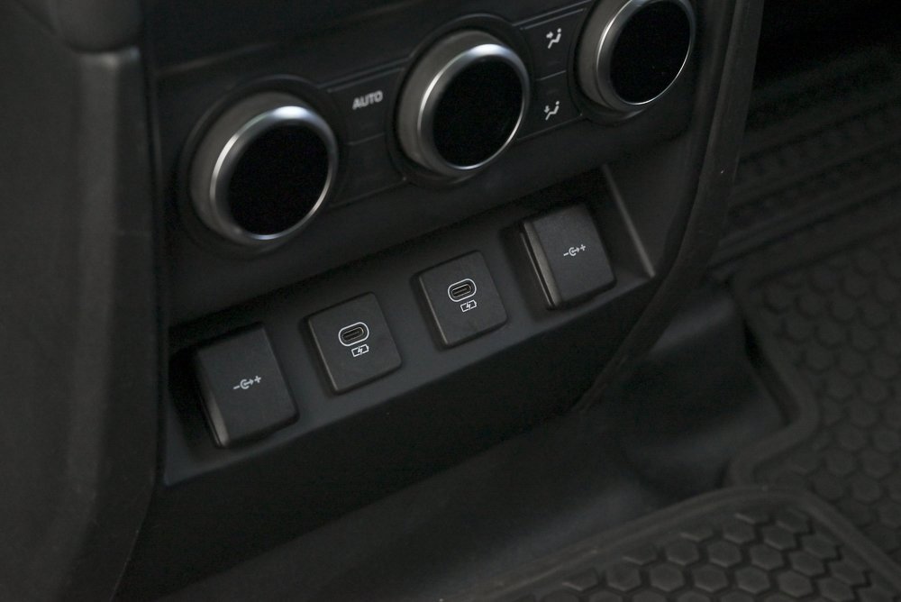 Used 2021 Land Rover Defender 110 SE image 39