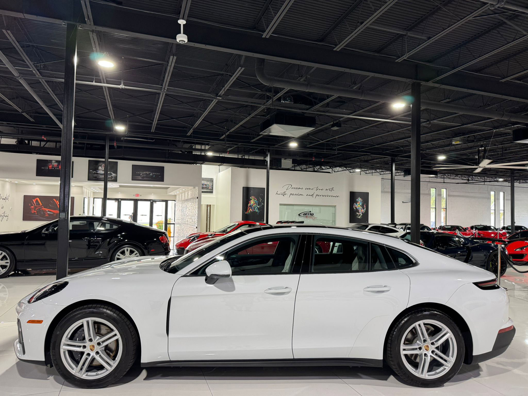 Used 2025 Porsche Panamera image 4