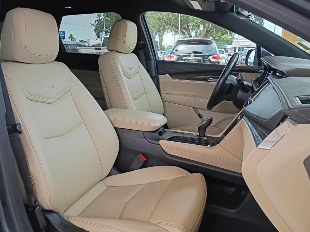 Used 2019 Cadillac XT5 FWD image 23