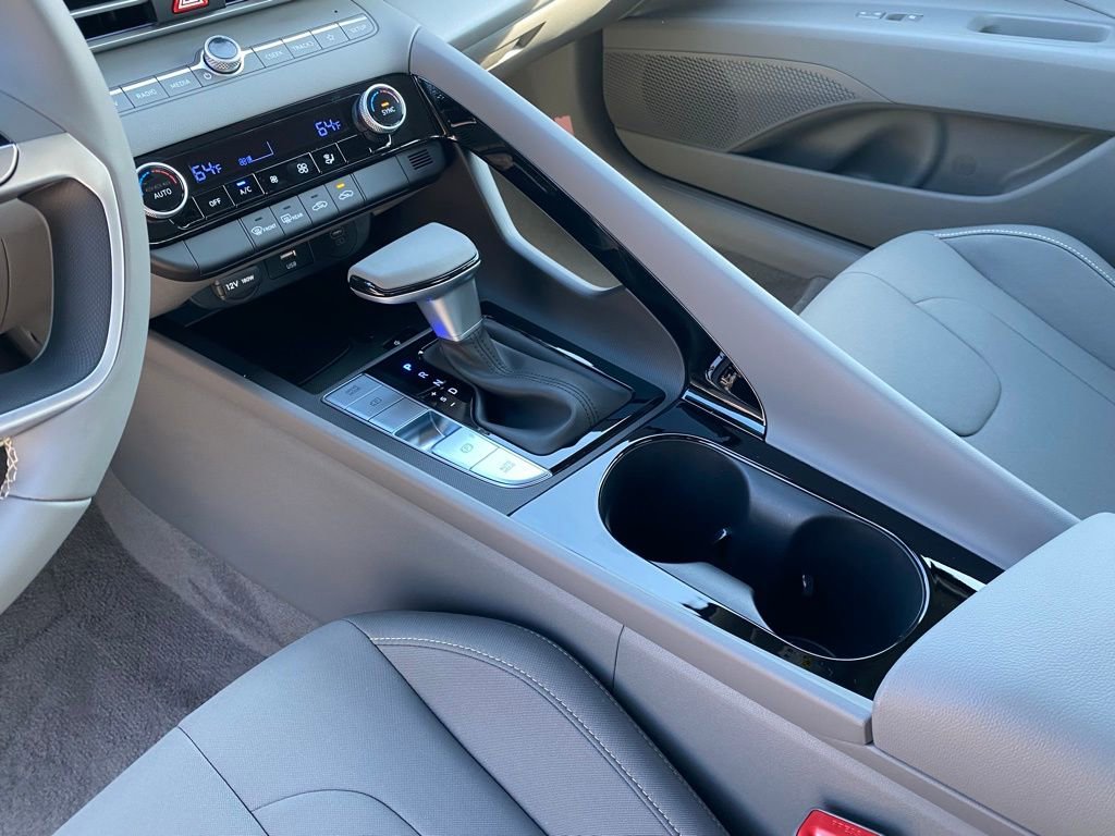 New 2025 Hyundai Elantra SEL FWD image 13