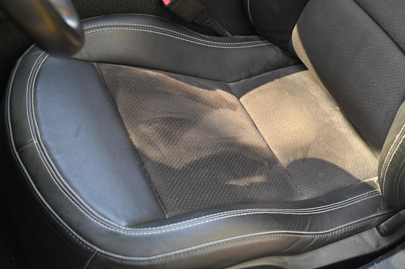 Used 2014 Chevrolet Corvette Stingray Convertible w/ 2LT Preferred Equipment Group image 31