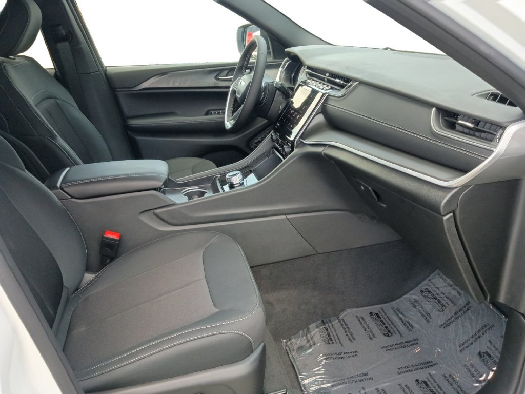 New 2026 Jeep Grand Cherokee L Laredo RWD image 24