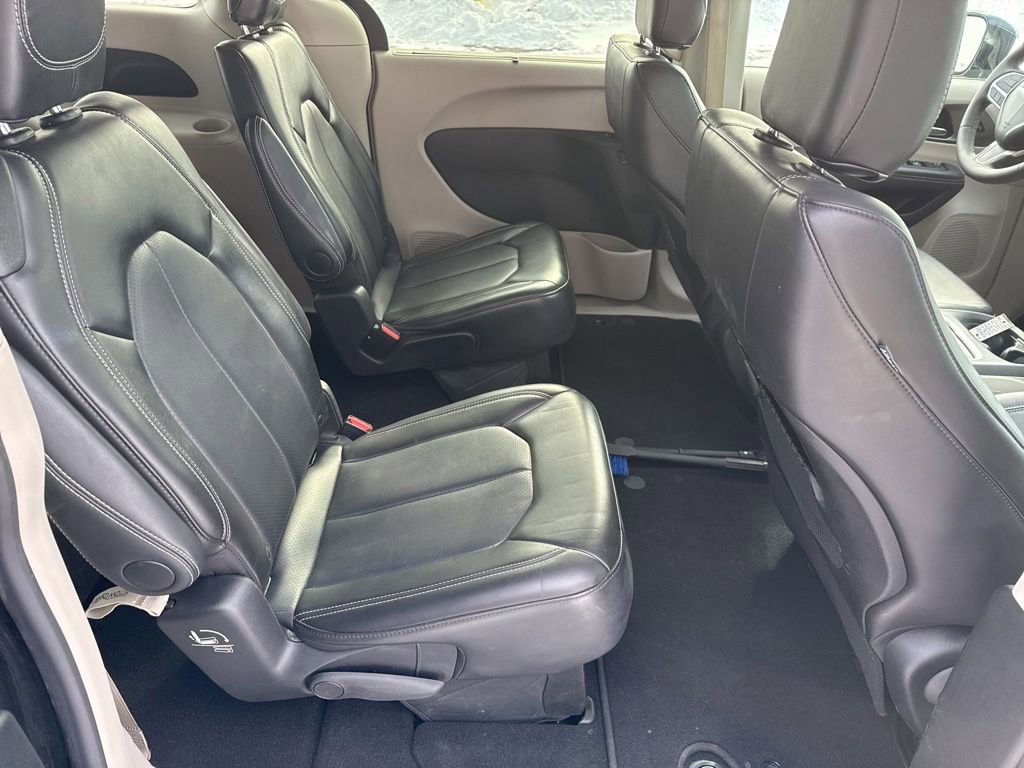 Used 2024 Chrysler Pacifica Touring-L image 22